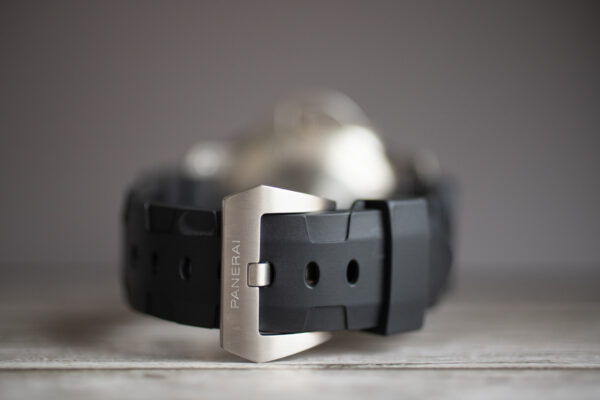Panerai Luminor Submersible 1950 Amagnetic 3 Days Titanio PAM00389 Clasp Shot