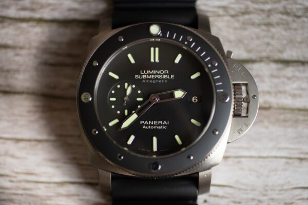 Panerai Luminor Submersible 1950 Amagnetic 3 Days Titanio PAM00389 Front Shot