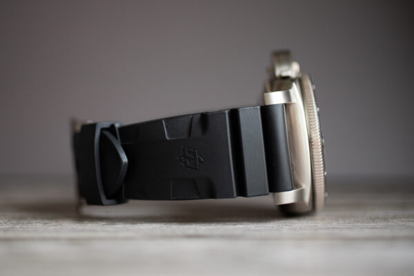 Panerai Luminor Submersible 1950 Amagnetic 3 Days Titanio PAM00389 Left Side Shot