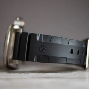 Panerai Luminor Submersible 1950 Amagnetic 3 Days Titanio PAM00389 Right Side Shot