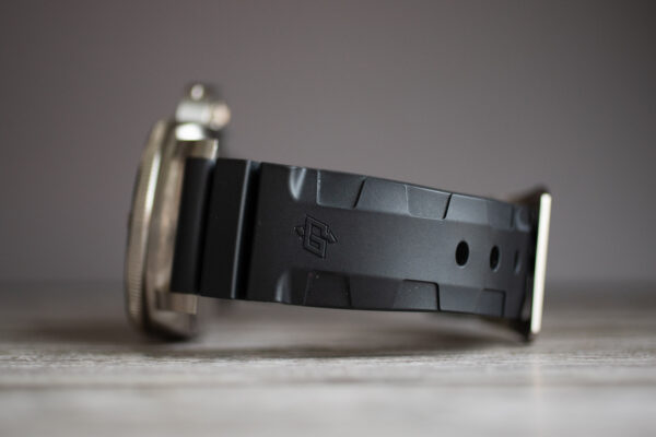 Panerai Luminor Submersible 1950 Amagnetic 3 Days Titanio PAM00389 Right Side Shot