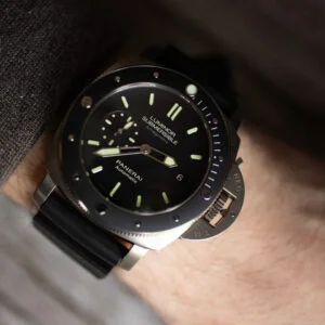 Panerai Luminor Submersible 1950 Amagnetic 3 Days Titanio PAM00389 Wrist Shot