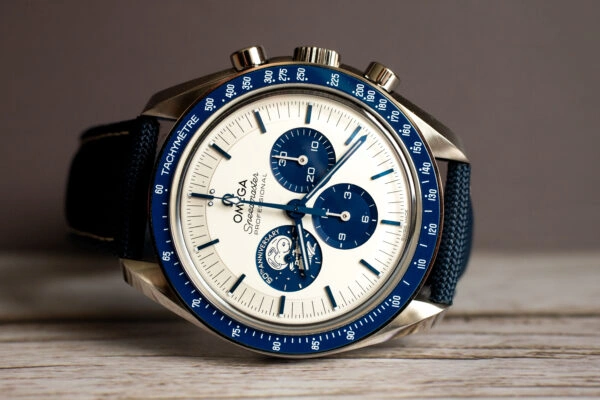 OMEGA Speedmaster Silver Snoopy Award 50th Anniversary Watch 310.32.42.50.02.001