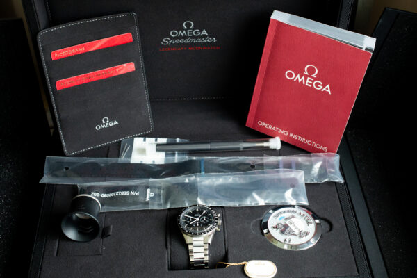 OMEGA Speedmaster Calibre 321 Ed White Box Shot