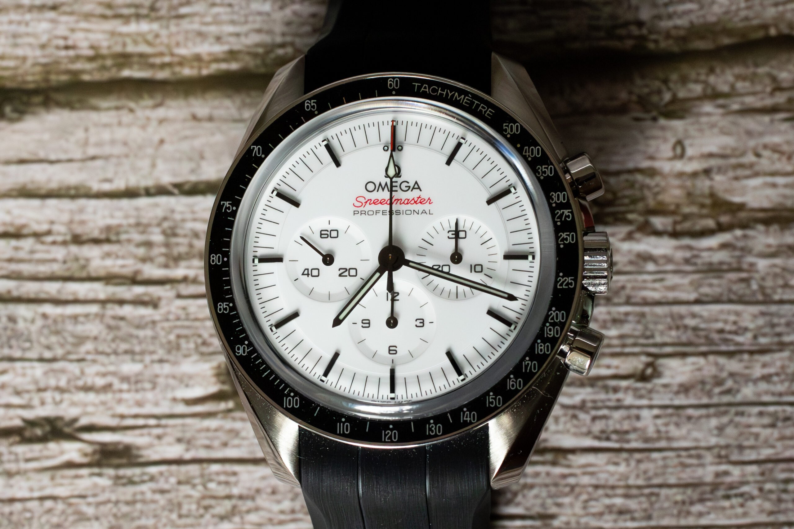 OMEGA Speedmaster Moonwatch White Dial Rubber Strap