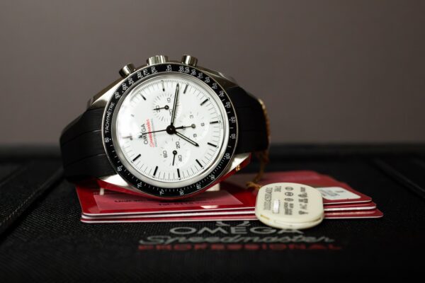 OMEGA Speedmaster Moonwatch White Dial Rubber Strap