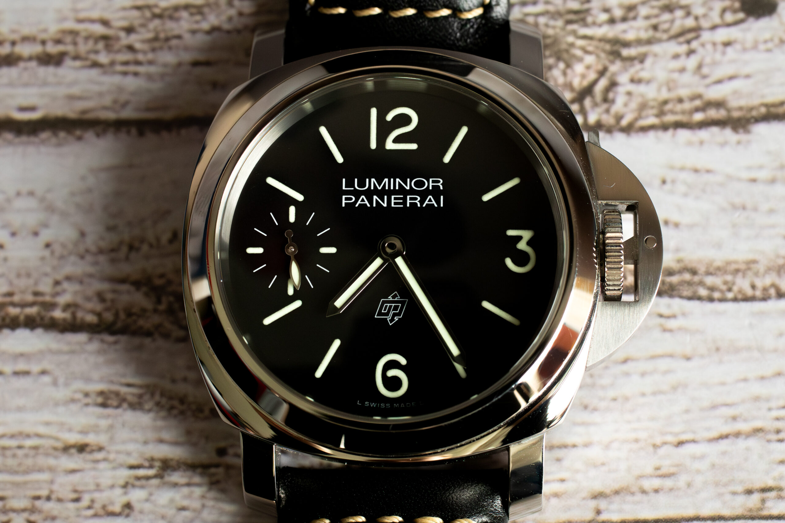 Panerai Luminor Logo Black PAM01084
