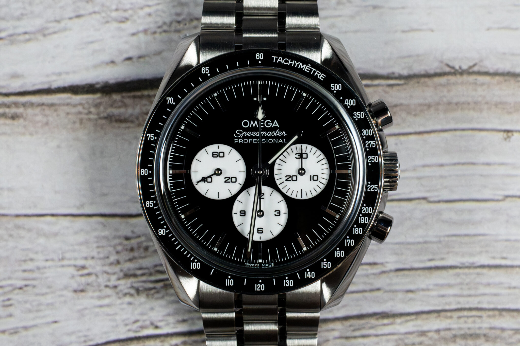 omega-speedmaster-moonwatch-reverse-panda