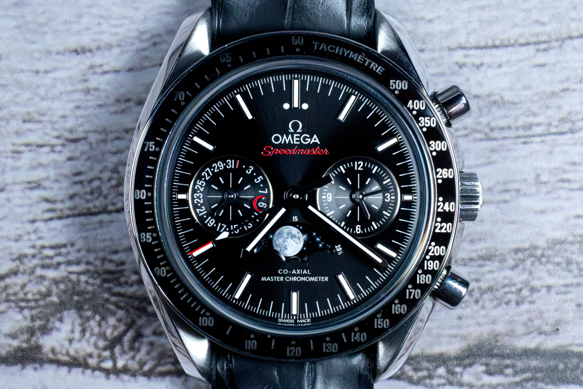 omega-speedmaster-moonphase-chronograph