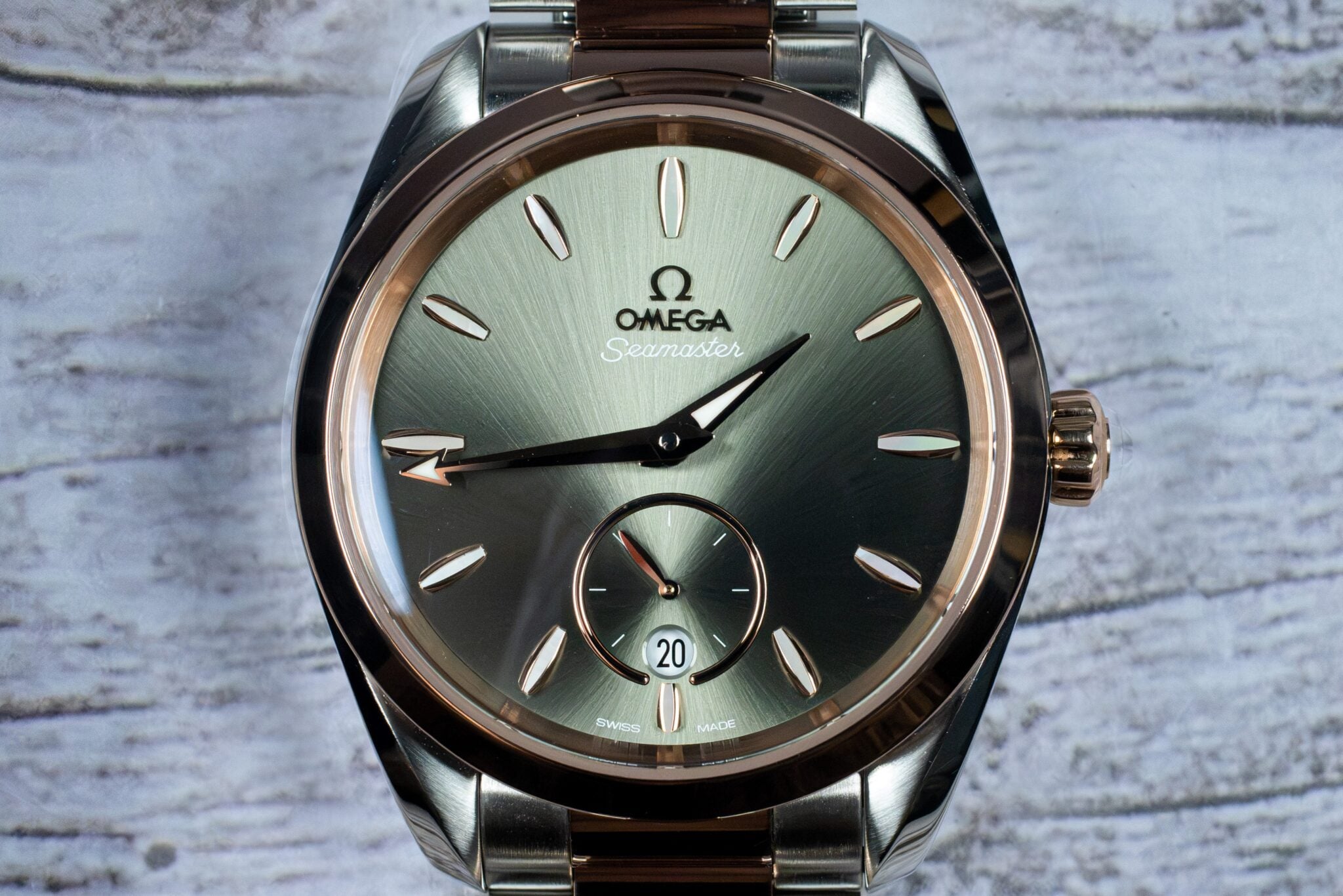 omega-aqua-terra-sedna-gold-38mm